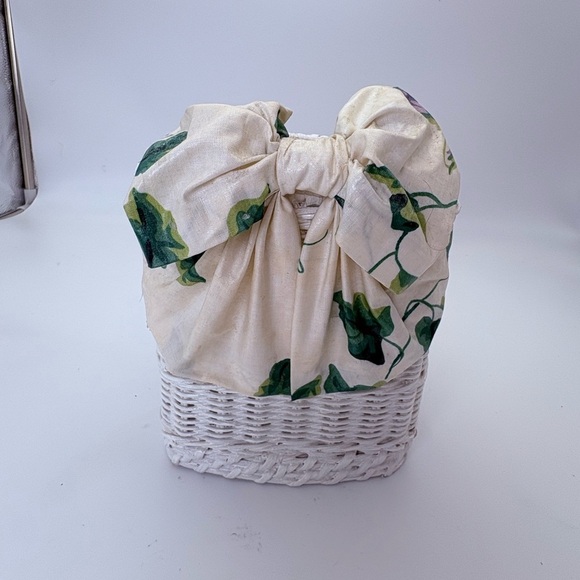Other - Vintage White Wicker Tissue Box with Paper Mache Decorative Bow